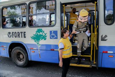Ação educativa da SeMOB aborda respeito no transporte público municipal