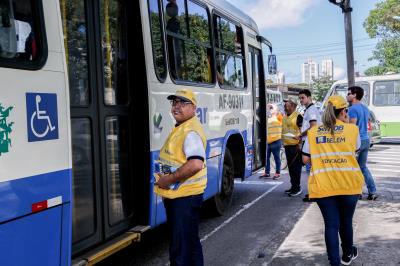 Ação educativa da SeMOB aborda respeito no transporte público municipal