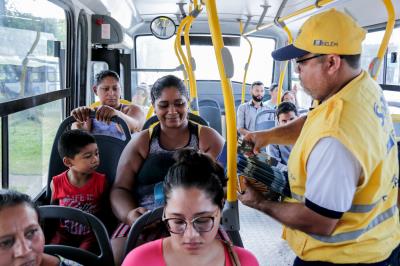 Ação educativa da SeMOB aborda respeito no transporte público municipal