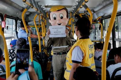 Ação educativa da SeMOB aborda respeito no transporte público municipal