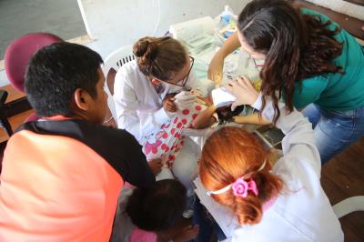 Consultório de Rua leva serviços de saúde bucal e nutricional a venezuelanos