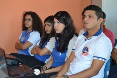 Filme e debate proporcionam a alunos discutir violência contra crianças e adolescentes