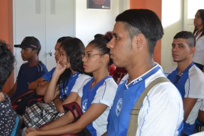 Filme e debate proporcionam a alunos discutir violência contra crianças e adolescentes