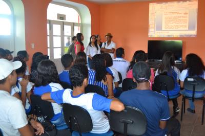 Filme e debate proporcionam a alunos discutir violência contra crianças e adolescentes