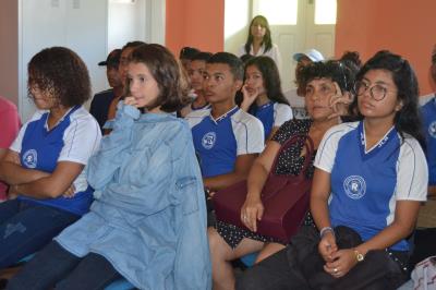 Filme e debate proporcionam a alunos discutir violência contra crianças e adolescentes