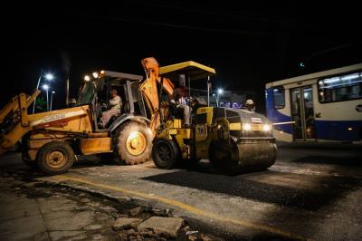 Ação "tapa-buraco" noturna beneficia ruas centrais da cidade