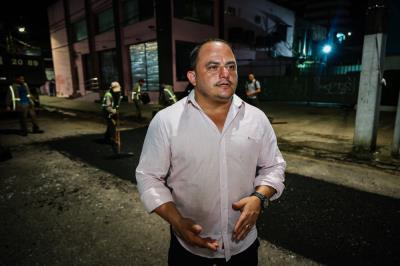 Ação "tapa-buraco" noturna beneficia ruas centrais da cidade