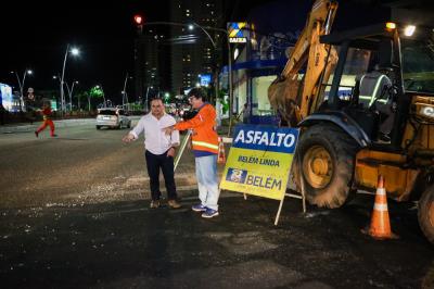 Ação "tapa-buraco" noturna beneficia ruas centrais da cidade