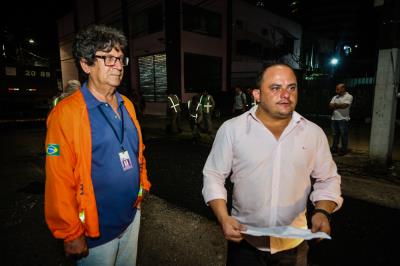 Ação "tapa-buraco" noturna beneficia ruas centrais da cidade