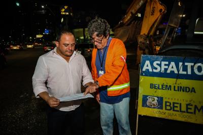 Ação "tapa-buraco" noturna beneficia ruas centrais da cidade