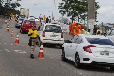 Prefeitura realiza mutirão de limpeza na avenida Centenário e em três elevados da cidade