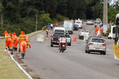 Prefeitura realiza mutirão de limpeza na avenida Centenário e em três elevados da cidade