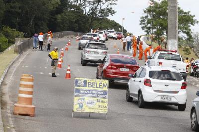 Prefeitura realiza mutirão de limpeza na avenida Centenário e em três elevados da cidade