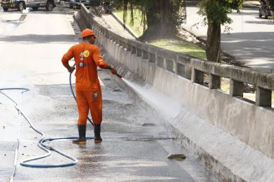 Prefeitura realiza mutirão de limpeza na avenida Centenário e em três elevados da cidade