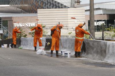 Prefeitura realiza mutirão de limpeza na avenida Centenário e em três elevados da cidade