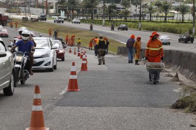 Prefeitura realiza mutirão de limpeza na avenida Centenário e em três elevados da cidade