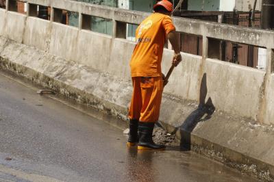 Prefeitura realiza mutirão de limpeza na avenida Centenário e em três elevados da cidade