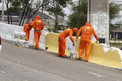 Prefeitura realiza mutirão de limpeza na avenida Centenário e em três elevados da cidade