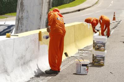 Prefeitura realiza mutirão de limpeza na avenida Centenário e em três elevados da cidade