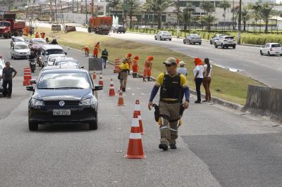 Prefeitura realiza mutirão de limpeza na avenida Centenário e em três elevados da cidade