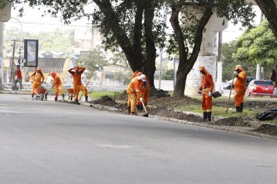 Prefeitura realiza mutirão de limpeza na avenida Centenário e em três elevados da cidade
