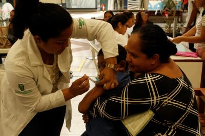 Sesma leva postos de vacinação aos shoppings da capital