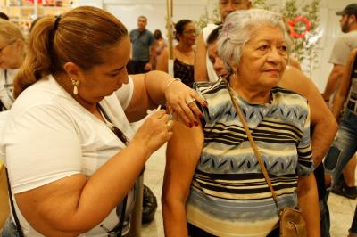 Sesma leva postos de vacinação aos shoppings da capital