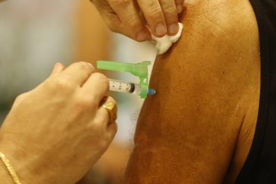 Sesma leva postos de vacinação aos shoppings da capital