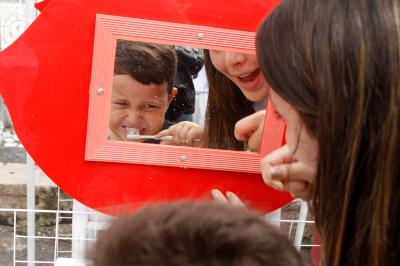 Sesma alerta sobre uso incorreto de medicamentos e leva serviços à praça