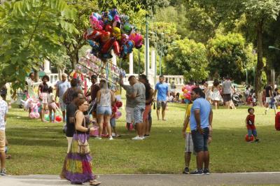 Sesma alerta sobre uso incorreto de medicamentos e leva serviços à praça