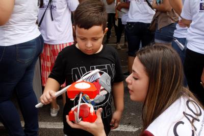 Sesma alerta sobre uso incorreto de medicamentos e leva serviços à praça