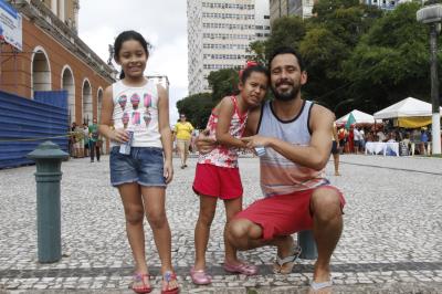 Sesma alerta sobre uso incorreto de medicamentos e leva serviços à praça