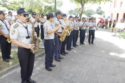 Sesma alerta sobre uso incorreto de medicamentos e leva serviços à praça