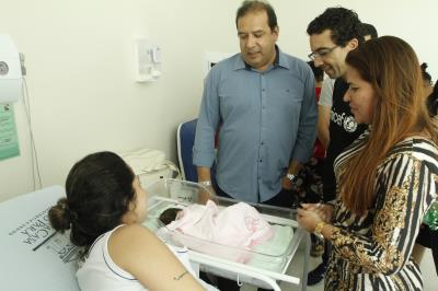 Recém-nascida recebe a chave da cidade de Belém na Semana do Bebê