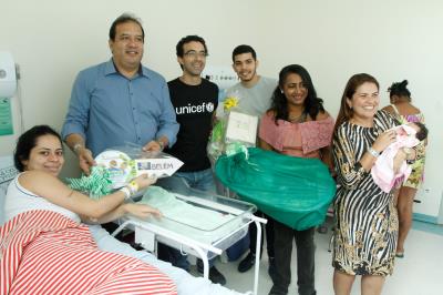 Recém-nascida recebe a chave da cidade de Belém na Semana do Bebê