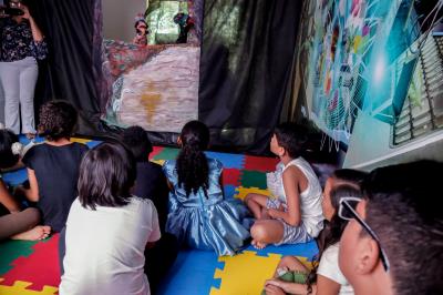 Crianças atendidas no Creas Ilka Brandão ganham programação lúdica