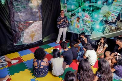 Crianças atendidas no Creas Ilka Brandão ganham programação lúdica
