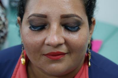 Moradoras da bacia da Estrada Nova concluem curso de design de sobrancelhas