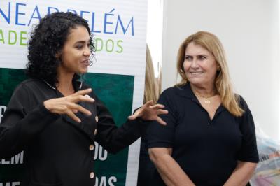 Moradoras da bacia da Estrada Nova concluem curso de design de sobrancelhas