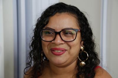 Moradoras da bacia da Estrada Nova concluem curso de design de sobrancelhas