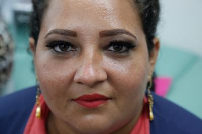 Moradoras da bacia da Estrada Nova concluem curso de design de sobrancelhas