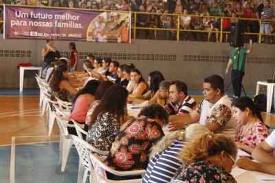 Novos contemplados para o residencial Quinta dos Paricás assinam contrato de entrega dos imóveis