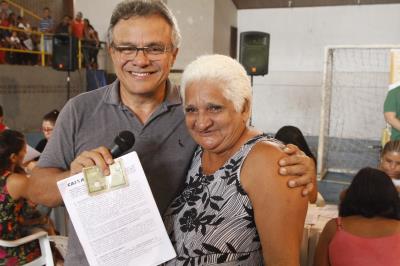 Novos contemplados para o residencial Quinta dos Paricás assinam contrato de entrega dos imóveis