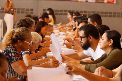 Novos contemplados para o residencial Quinta dos Paricás assinam contrato de entrega dos imóveis