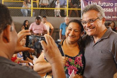 Novos contemplados para o residencial Quinta dos Paricás assinam contrato de entrega dos imóveis