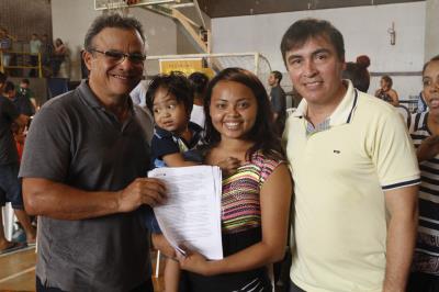 Novos contemplados para o residencial Quinta dos Paricás assinam contrato de entrega dos imóveis