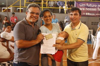 Novos contemplados para o residencial Quinta dos Paricás assinam contrato de entrega dos imóveis