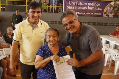 Novos contemplados para o residencial Quinta dos Paricás assinam contrato de entrega dos imóveis