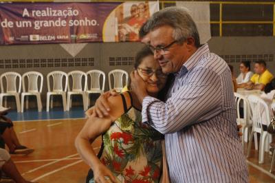 Mais 200 contemplados do Quinta dos Paricás assinam contratos dos imóveis