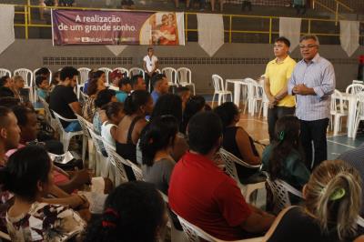 Mais 200 contemplados do Quinta dos Paricás assinam contratos dos imóveis